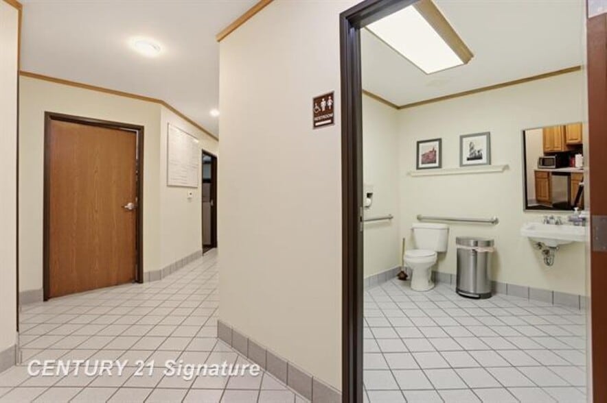 More Photos Of 3167 Enterprise Dr, Saginaw Office For Sale