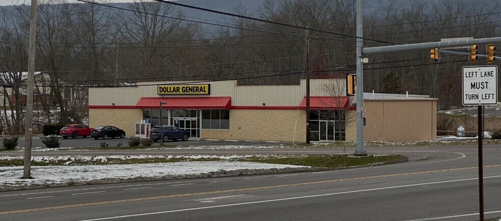 More Photos Of 60 Elimsport Rd, Montgomery Freestanding For Sale