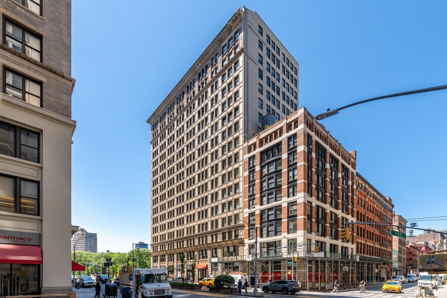 More Photos Of 200 Park Ave S, New York Office For Lease