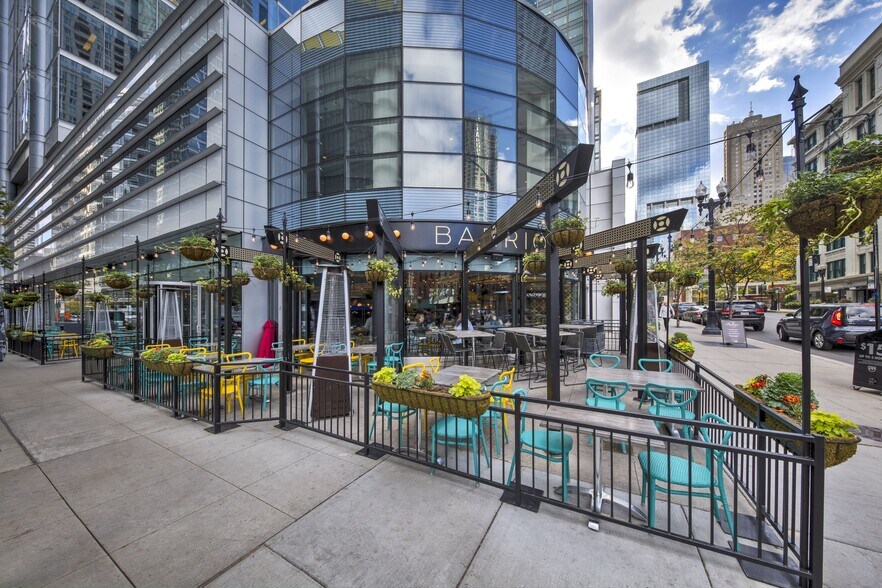 More Photos Of 353 N Clark St, Chicago Office For Sale