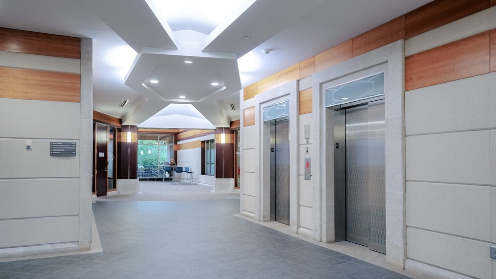 More Photos Of 860 Blue Gentian Rd, Eagan Unknown For Lease