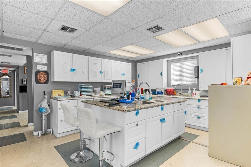 More Photos Of 1020 E Florida Ave, Hemet Freestanding For Sale