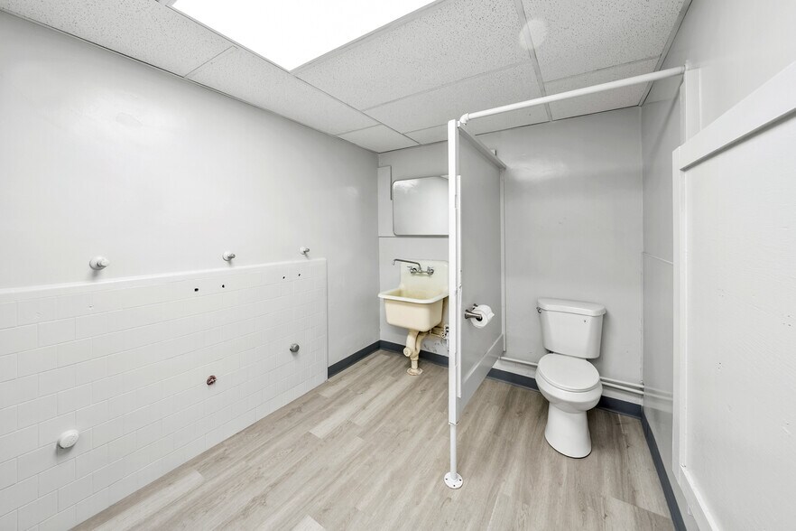 More Photos Of 619 S Fir St, Medford Refrigeration Cold Storage For Sale