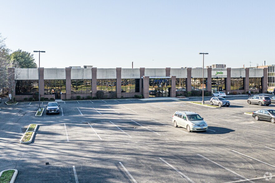 More Photos Of 51 Charles Lindbergh Blvd, Uniondale Research And Development For Sale