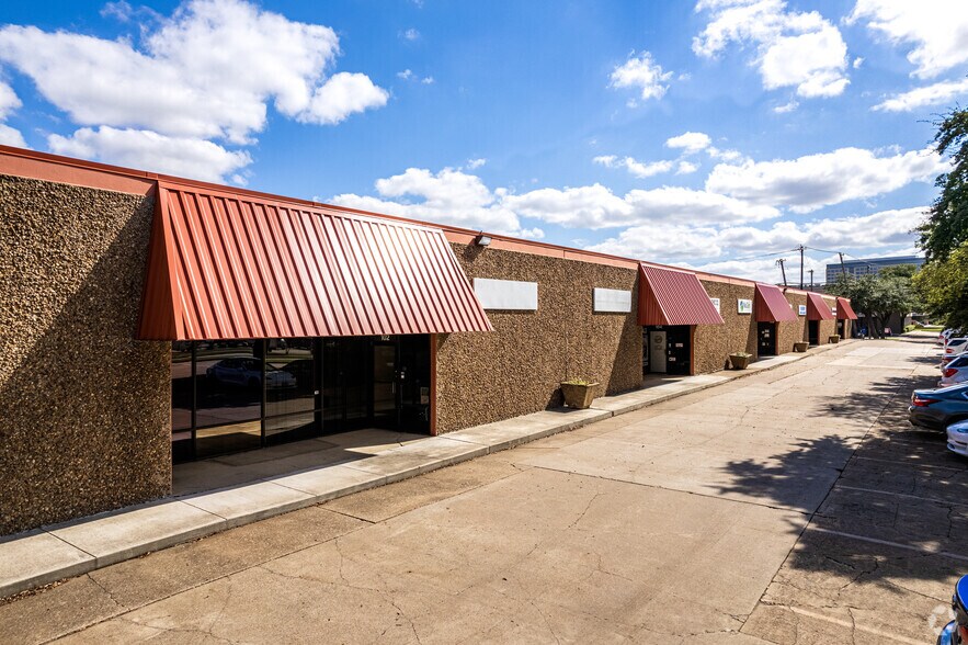 Primary Photo Of 1100 Summit Ave, Plano Showroom For Lease