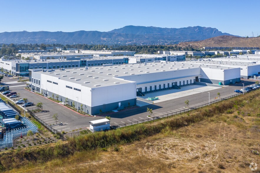 More Photos Of 2455 Conejo Spectrum St, Thousand Oaks Warehouse For Lease