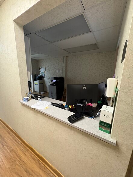 More Photos Of 309 S Chapel St, Louisville Office For Sale