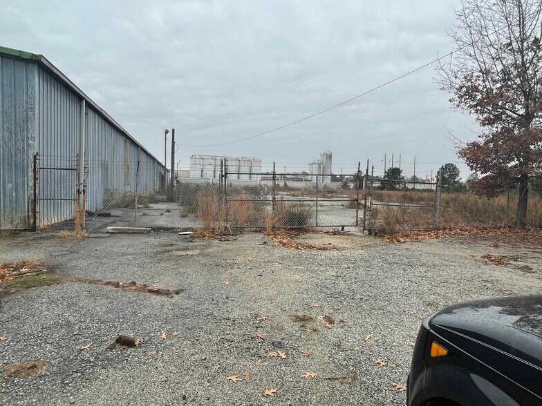 More Photos Of 232 Industrial Blvd, Washington Distribution For Sale