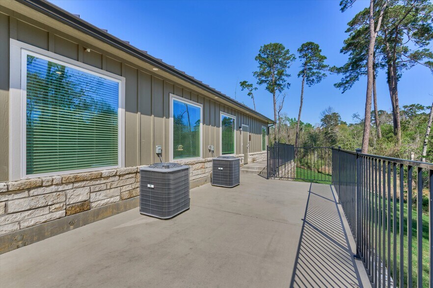 More Photos Of 1902 Longmire Road, Conroe Medical For Lease