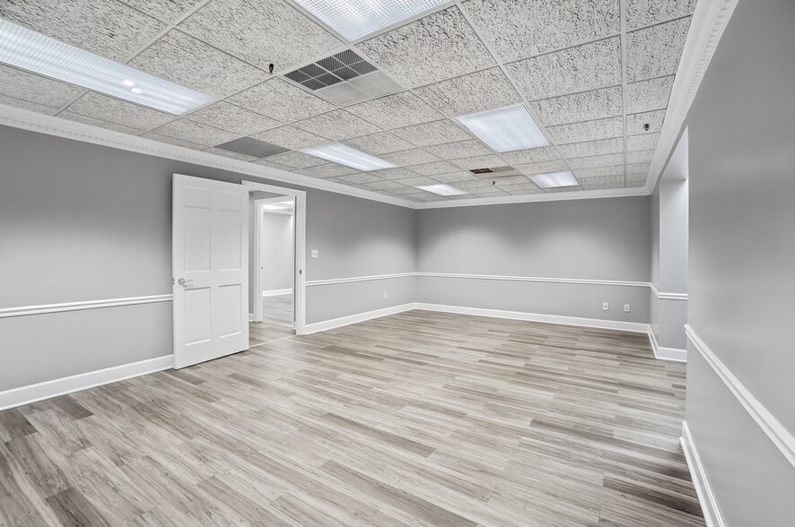 More Photos Of 4753-4759 Cornell Rd, Blue Ash Medical For Sale
