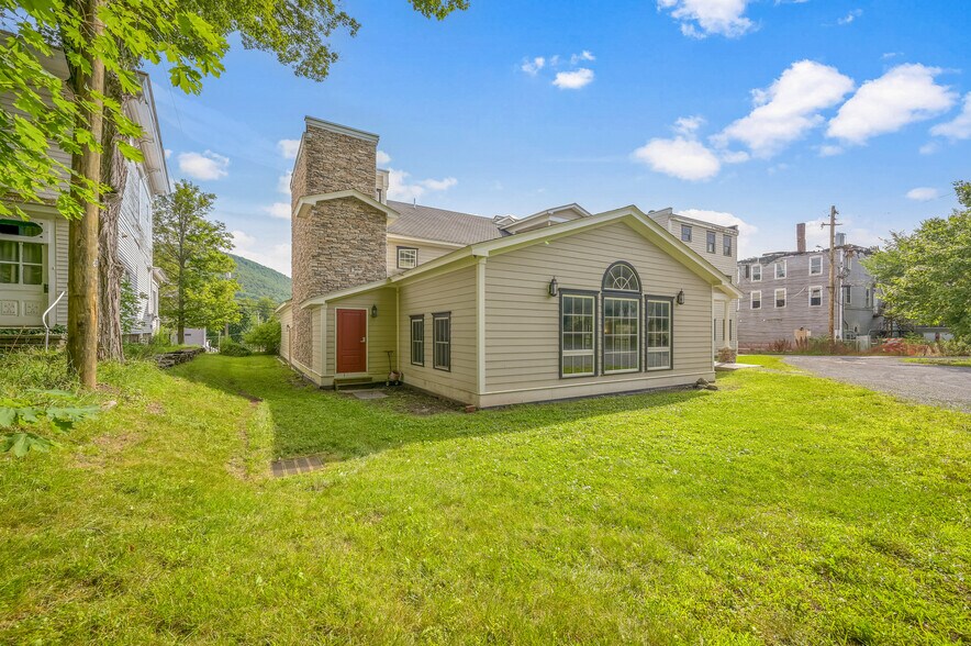 More Photos Of 56 Main St, Stamford Hotel For Sale