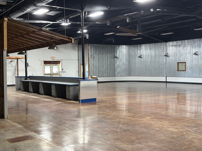 More Photos Of 9110 Interstate 30, Little Rock Warehouse For Lease