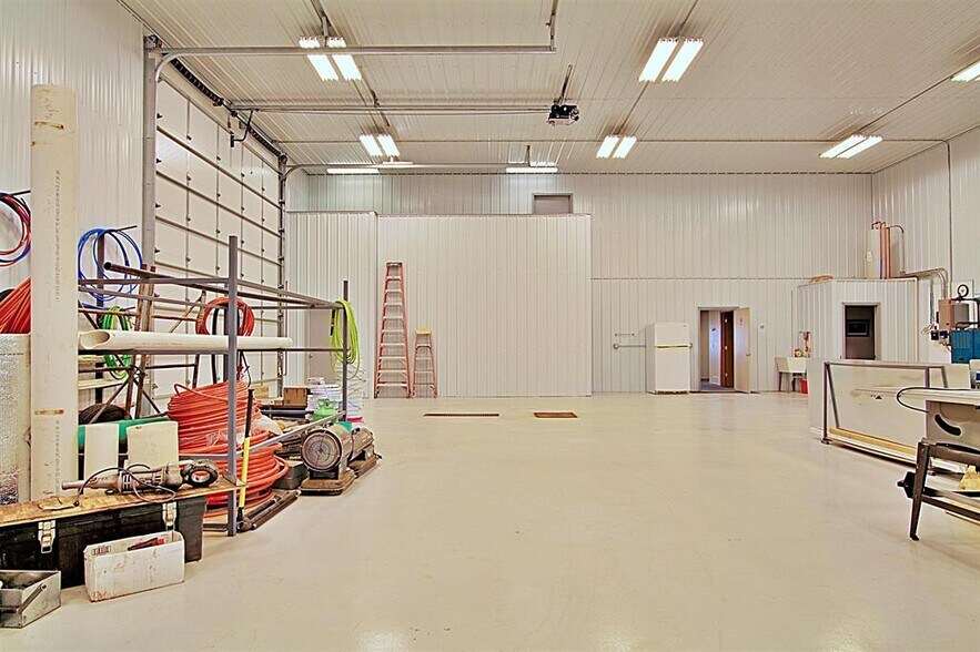 More Photos Of 114 Main St N, Berthold Industrial For Sale