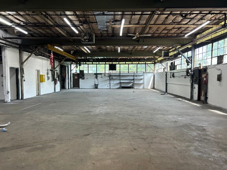 More Photos Of 5 Montesano Rd, Fairfield Warehouse For Lease