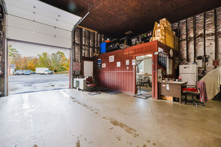 More Photos Of 634 Winthrop St, Taunton Flex For Sale