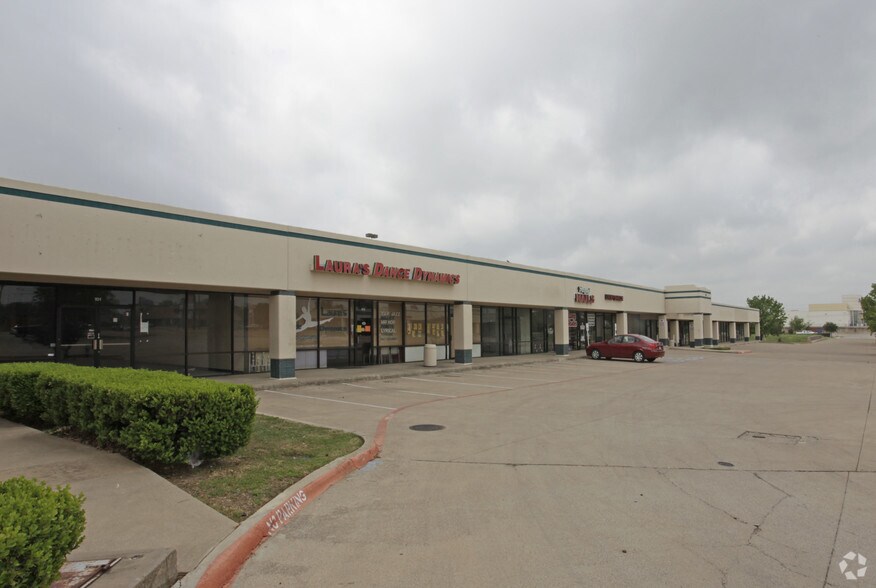 More Photos Of 1113 W Pipeline Rd, Hurst Unknown For Lease