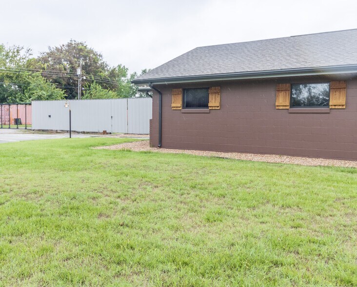 More Photos Of 2320 Beverly Hills St, Norman Warehouse For Sale