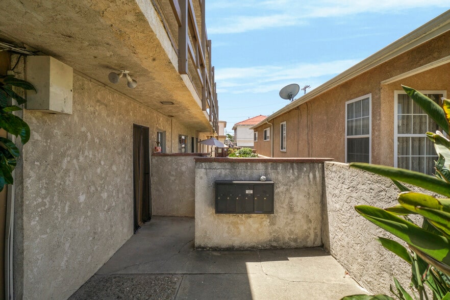 More Photos Of 1023 W 24th St, San Pedro Apartments For Sale