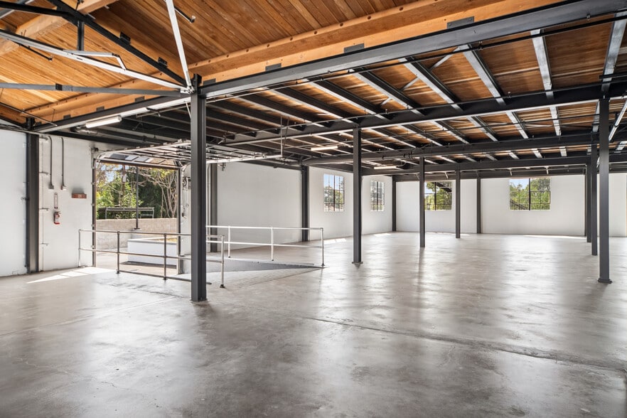 More Photos Of 4000-4010 Chevy Chase Dr, Los Angeles Office For Lease