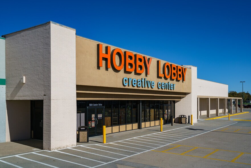 More Photos Of 919 S 20th St, Norfolk General Retail For Lease