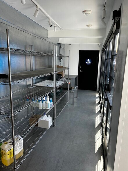 More Photos Of 8016 W 3rd St, Los Angeles Restaurant For Lease