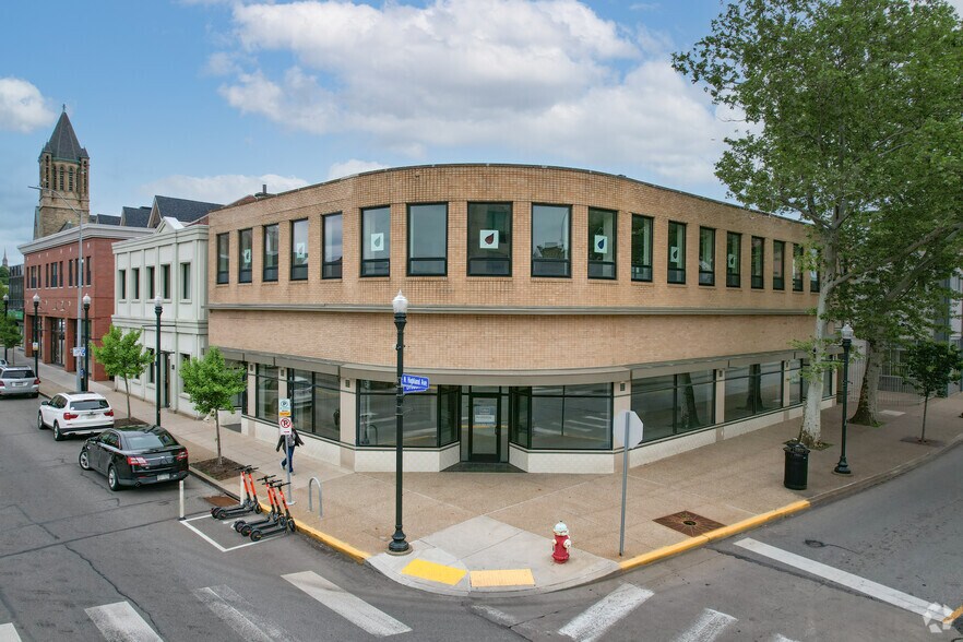 More Photos Of 200 N Highland Ave, Pittsburgh Storefront Retail Office For Lease