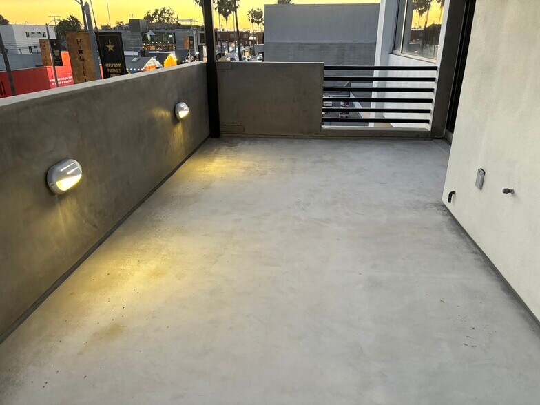 More Photos Of 1319 Abbot Kinney Blvd, Venice Loft Creative Space For Lease