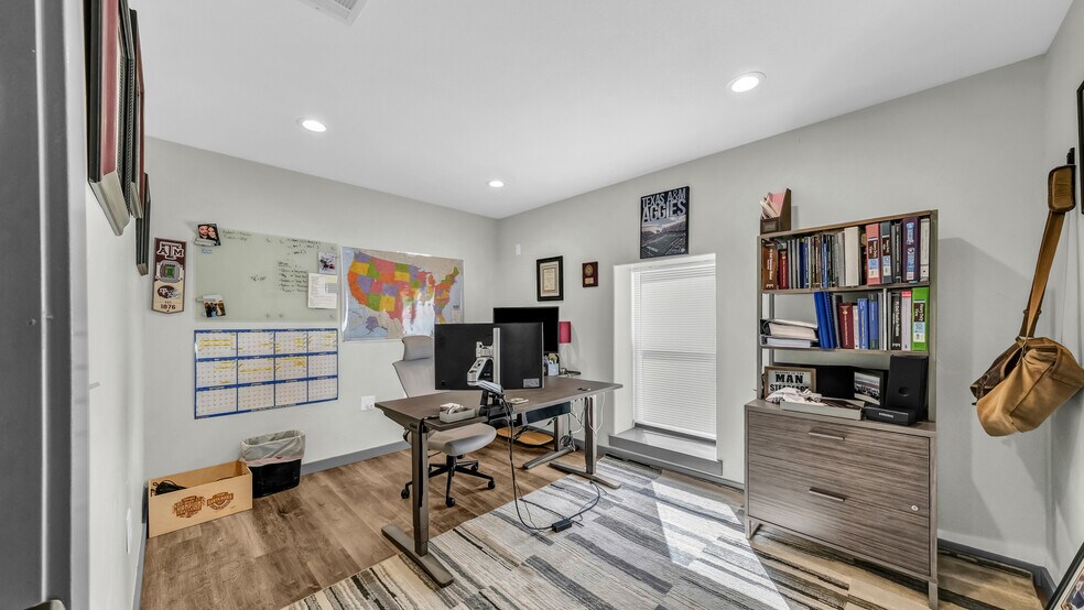 More Photos Of 125 Winners Cir, Weatherford Showroom For Sale