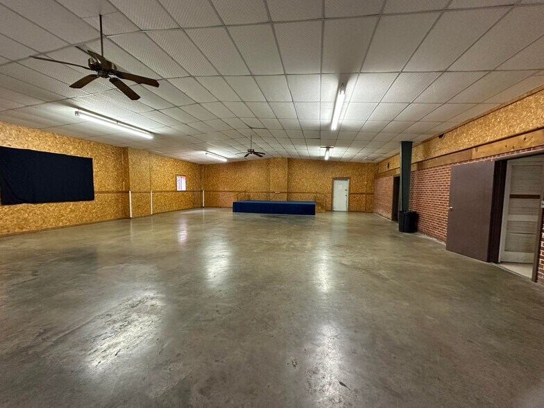 More Photos Of 10 Bowen Rd, Eupora Freestanding For Sale