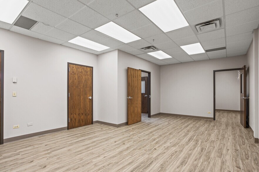 More Photos Of 10579 Bradford Rd, Littleton Medical For Lease