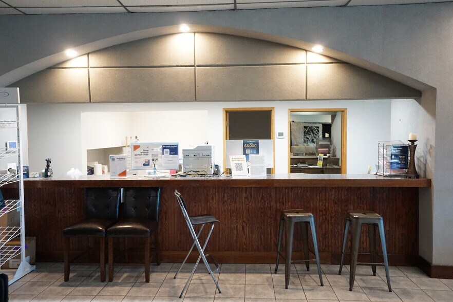 More Photos Of 802 E Nob Hill Blvd, Yakima Freestanding For Lease