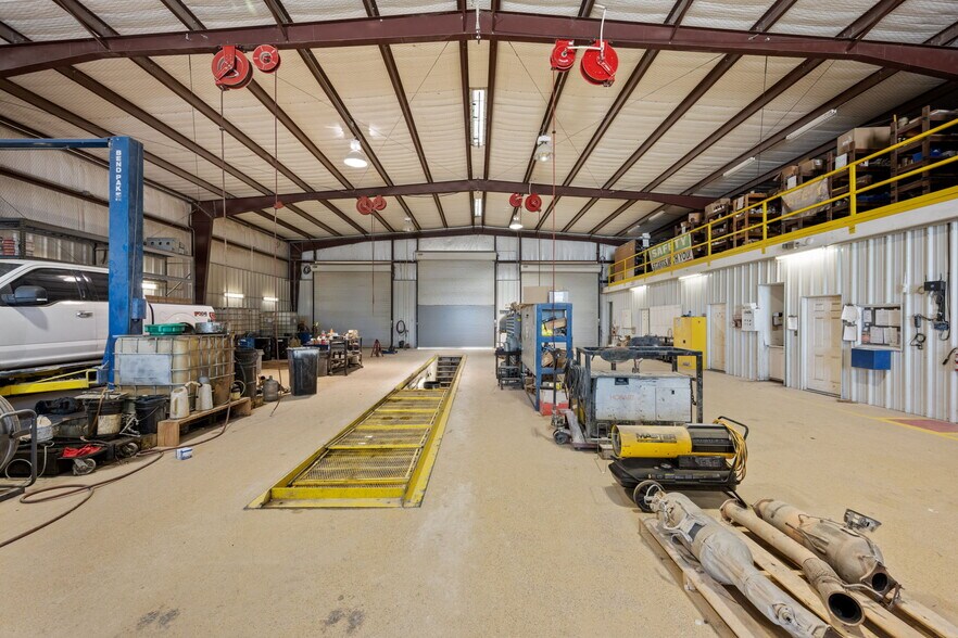 More Photos Of 40 Corgey Rd, Pleasanton Light Manufacturing For Sale