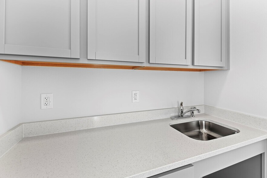 More Photos Of 3835 County Road 175, Round Rock Office For Sale