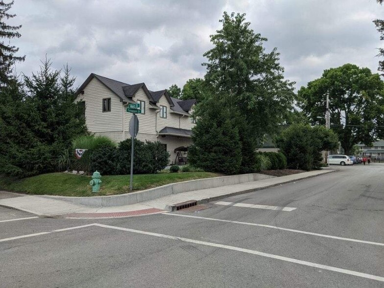 More Photos Of 6353 Ferguson St, Indianapolis Office For Lease