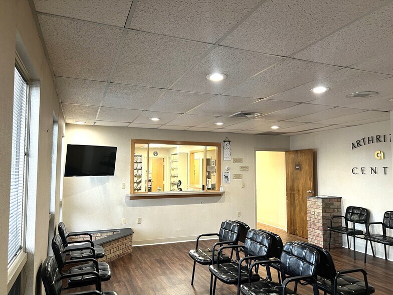 More Photos Of 171 Grandview Ave, Waterbury Medical For Sale