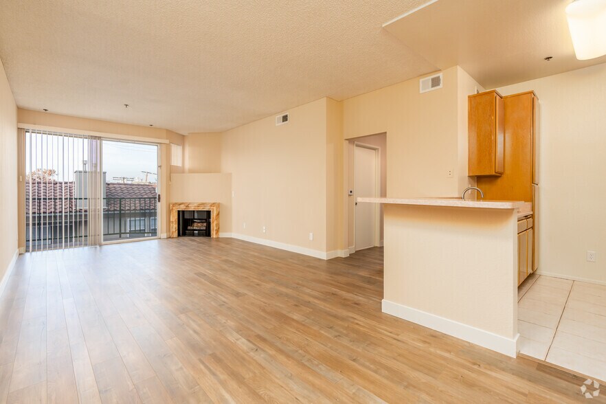 More Photos Of 10621 Valley Spring Ln, North Hollywood Apartments For Sale