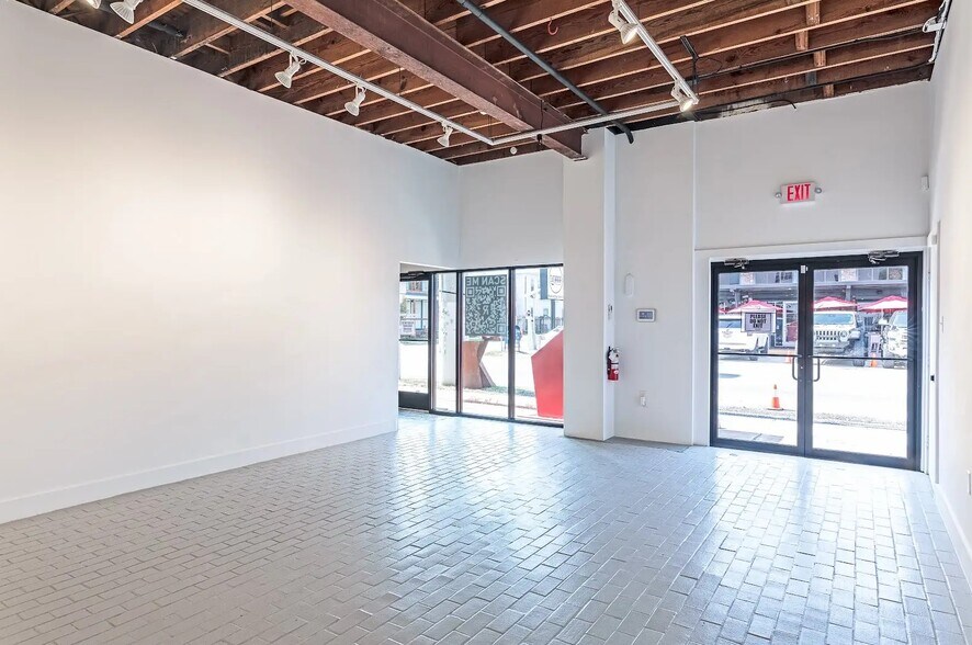 More Photos Of 217 Fairview Ave, Houston Freestanding For Lease