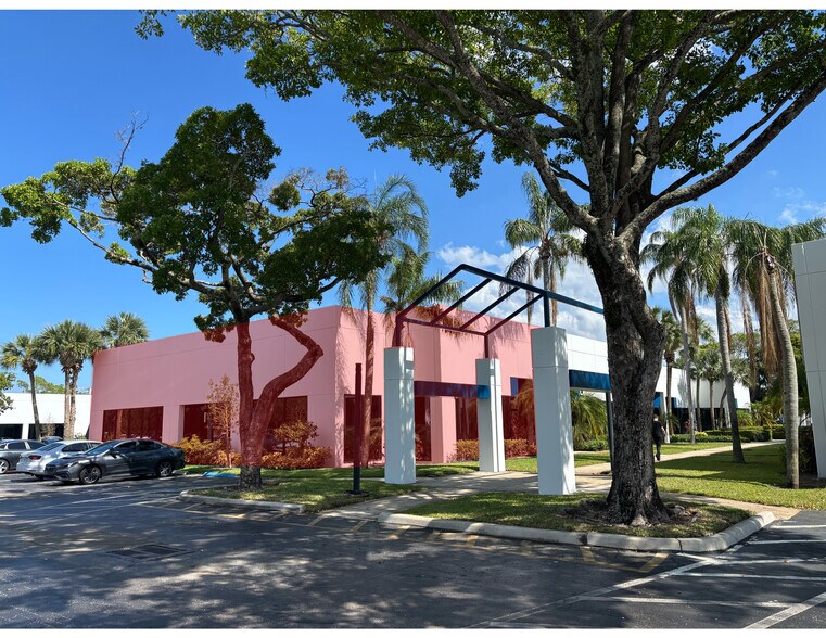 More Photos Of 901-925 Clint Moore Rd, Boca Raton Loft Creative Space For Lease