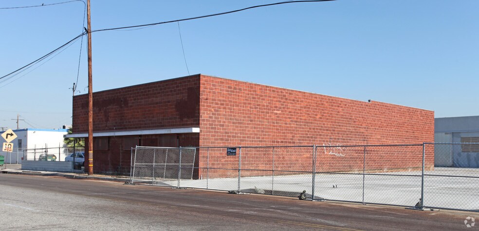 More Photos Of 7121 Sycamore St, Commerce Warehouse For Lease