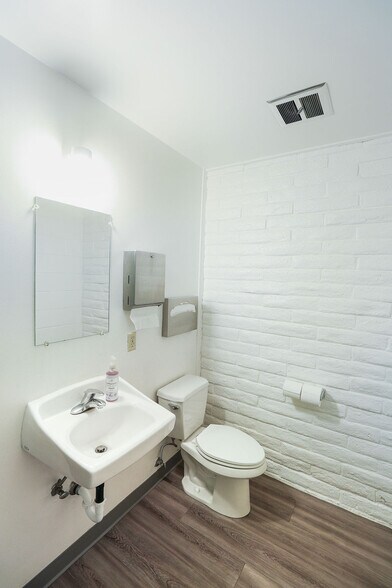More Photos Of 224 Walnut Ave, Santa Cruz Office For Lease