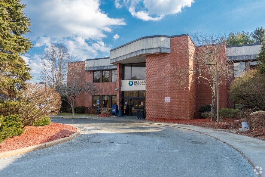 More Photos Of 340 Thompson Rd, Webster Hospital For Lease