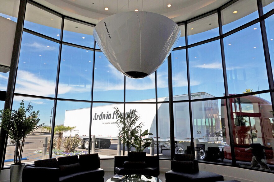 More Photos Of 2940 N Hollywood Way, Burbank Land For Lease