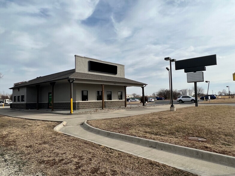 More Photos Of 5916 SW Topeka Blvd, Topeka Freestanding For Sale