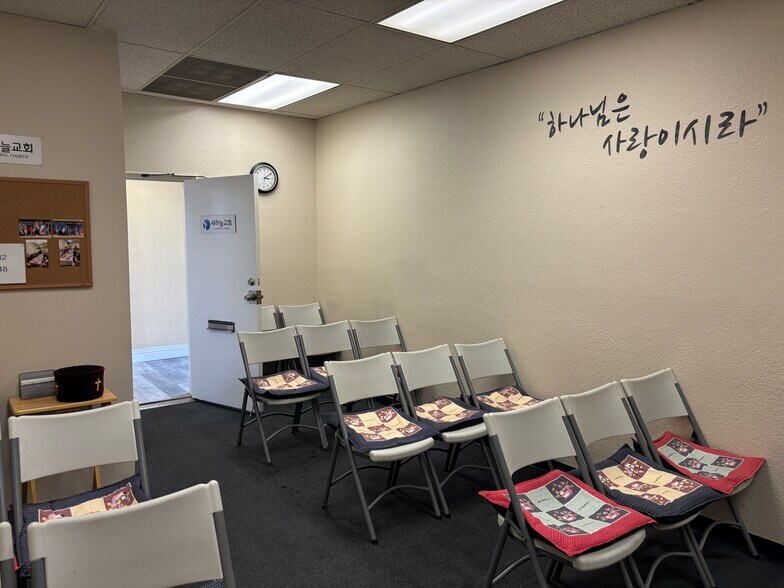 More Photos Of 2660 W Woodland Dr, Anaheim Office Residential For Lease