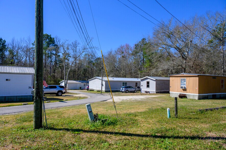 More Photos Of 100 Lunsford Cir, Opp Manufactured Housing Mobile Home Park For Sale