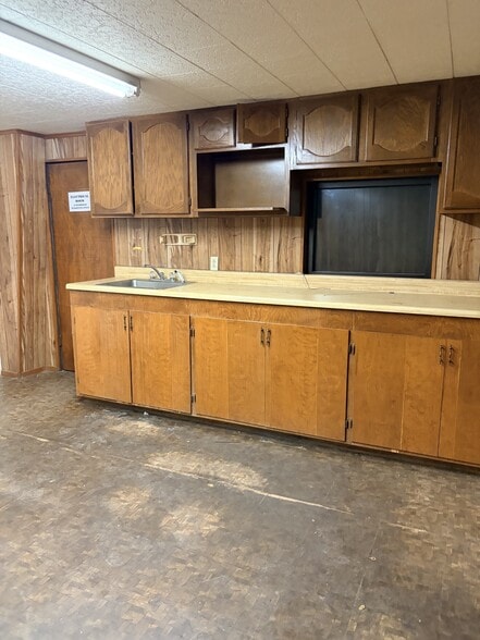 More Photos Of 2100 E Front St, Tyler Light Manufacturing For Lease