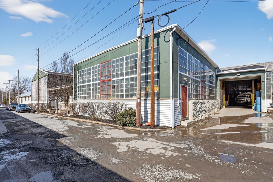 More Photos Of 935 W 6th St, Lansdale Industrial For Sale