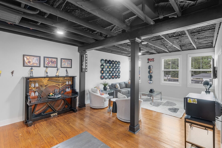 More Photos Of 156 Camellia St, Biloxi General Retail For Sale