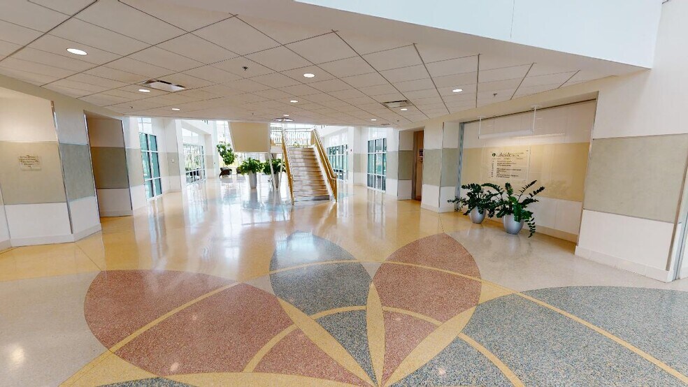 More Photos Of 630 W Carmel Dr, Carmel Office For Lease