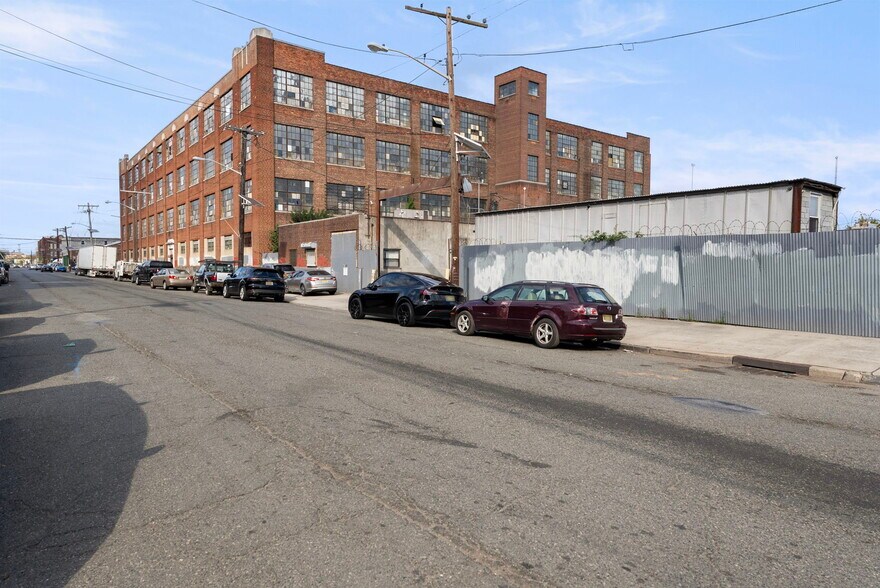 More Photos Of 310 Sherman Ave, Newark Warehouse For Sale